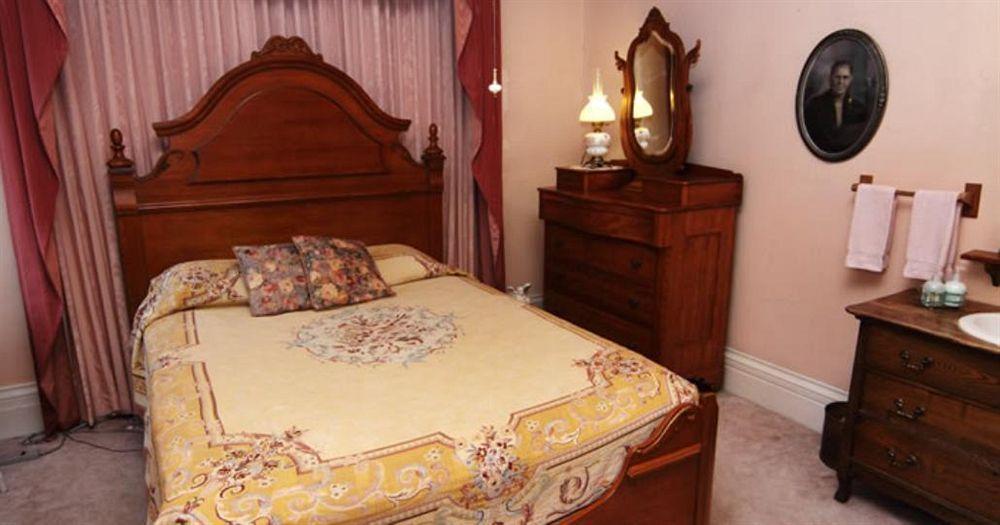 Munro House Bed And Breakfast Jonesville Exterior foto